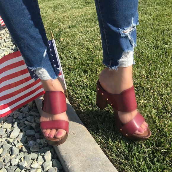 Shoes - Wine chunky platform clog sandals✨